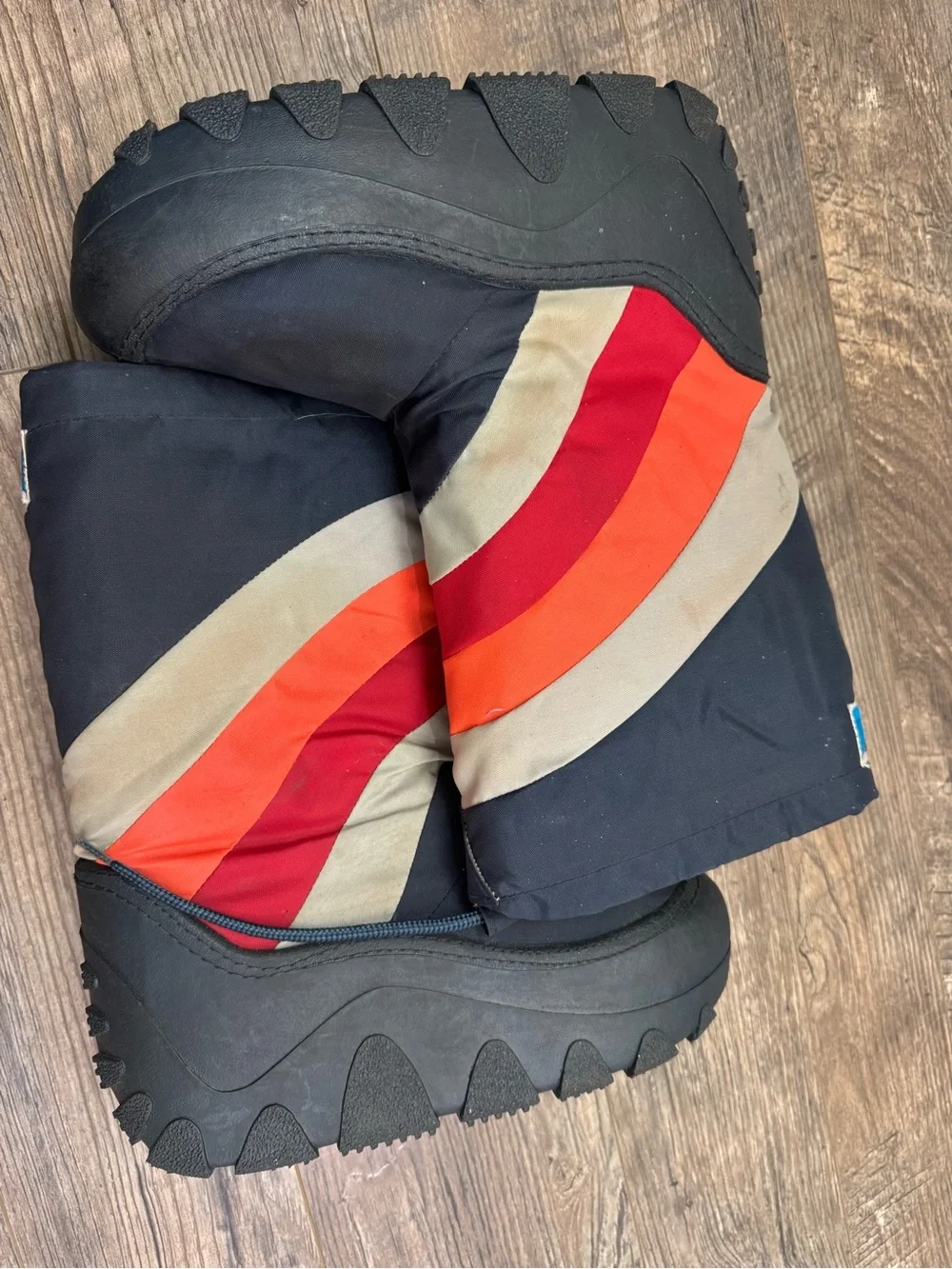 Vintage 70s 80s Rainbow Snow Moon Boots 7-8 Esprit de Ski Après Ski Korea